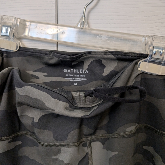 Athleta 7/8 length Camo tights - Picture 4 of 4